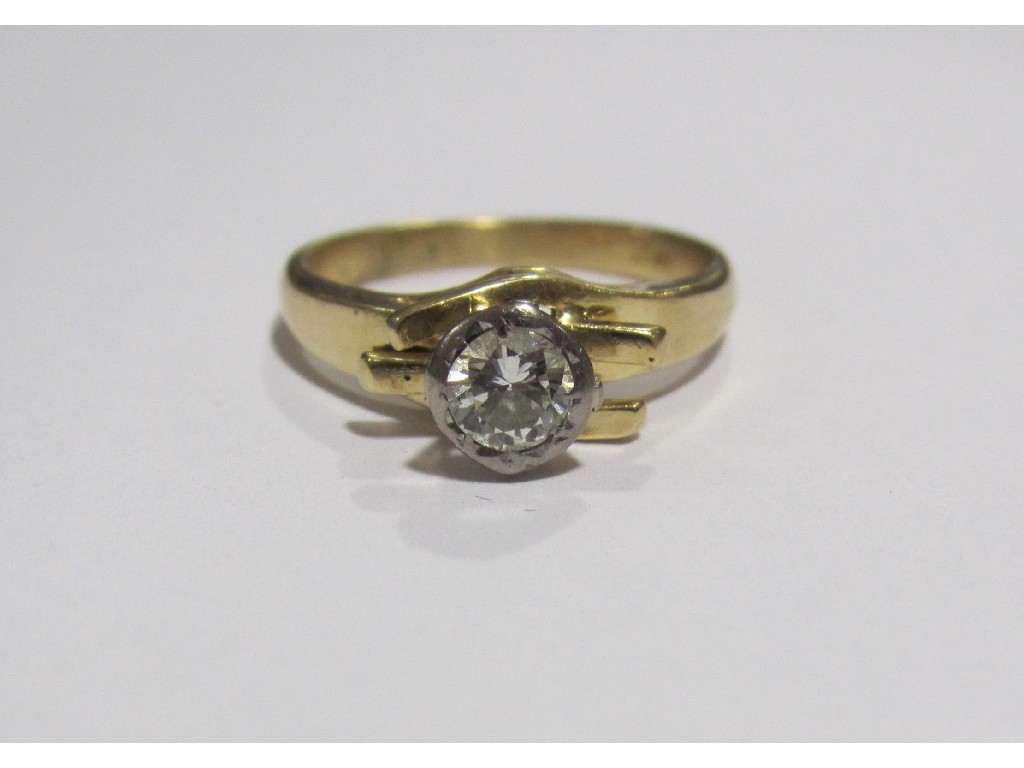 Appraisal: Eighteen carat gold diamond solitaire ring with brilliant cut diamond