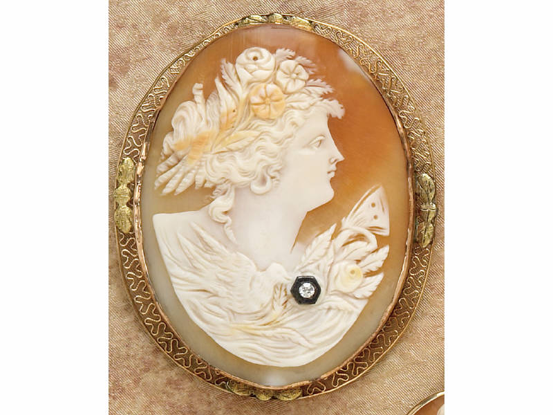 Appraisal: CAMEO PENDANT BROOCH k yellow gold open design frame with