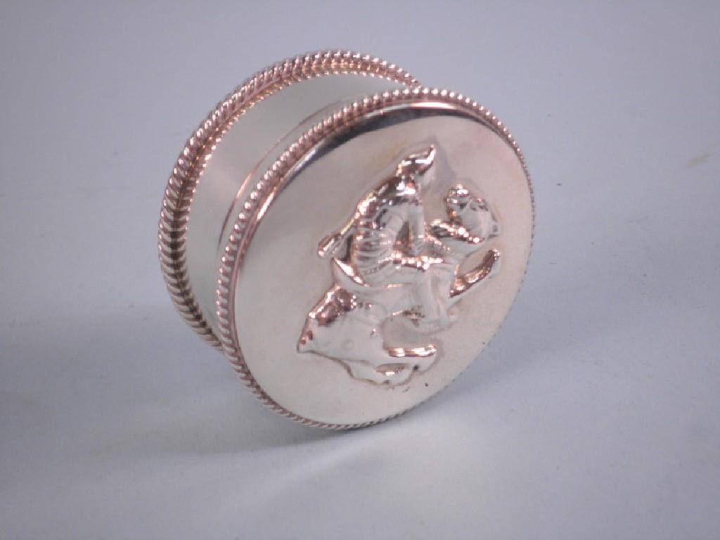 Appraisal: A silver box and cover the lid cast with a