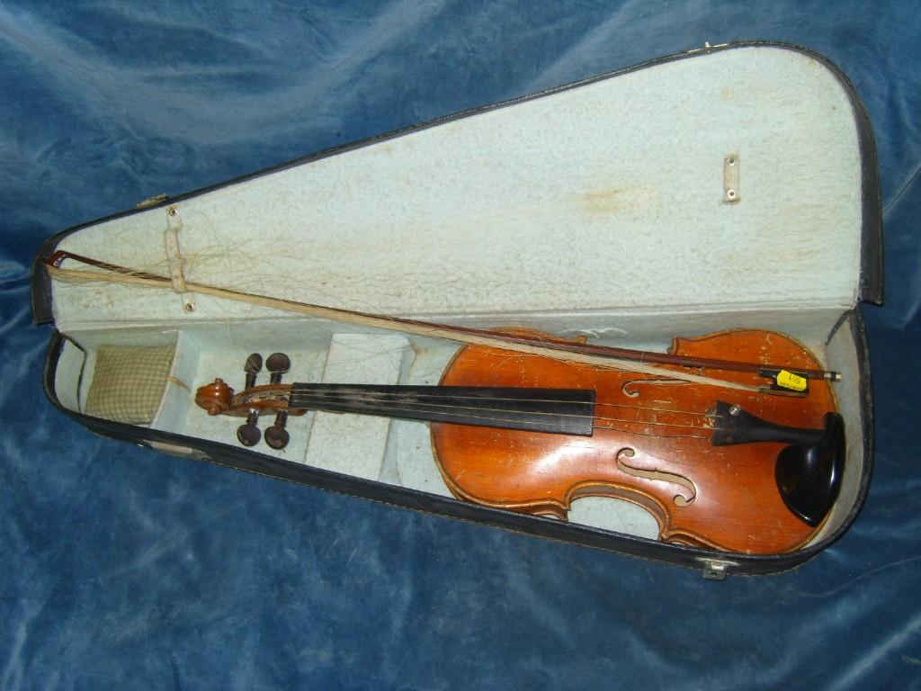 Appraisal: A violin and bow