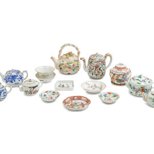 Appraisal: Chinese Porcelain Tea Wares TH-EARLY TH CENTURY comprising Five famille