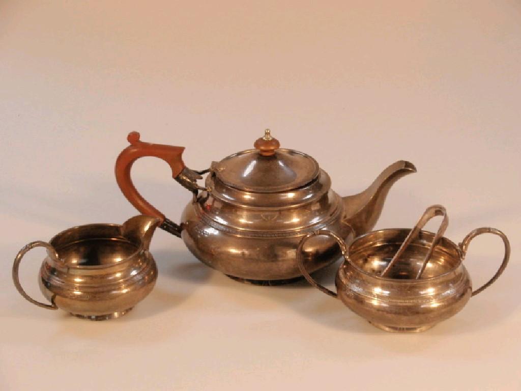 Appraisal: A George V silver tea set of three pieces of