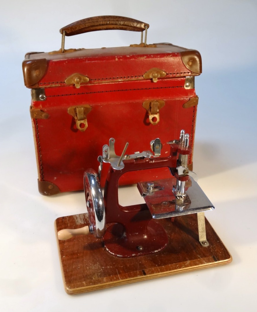 Appraisal: An early thC miniature of a child's sewing machine with