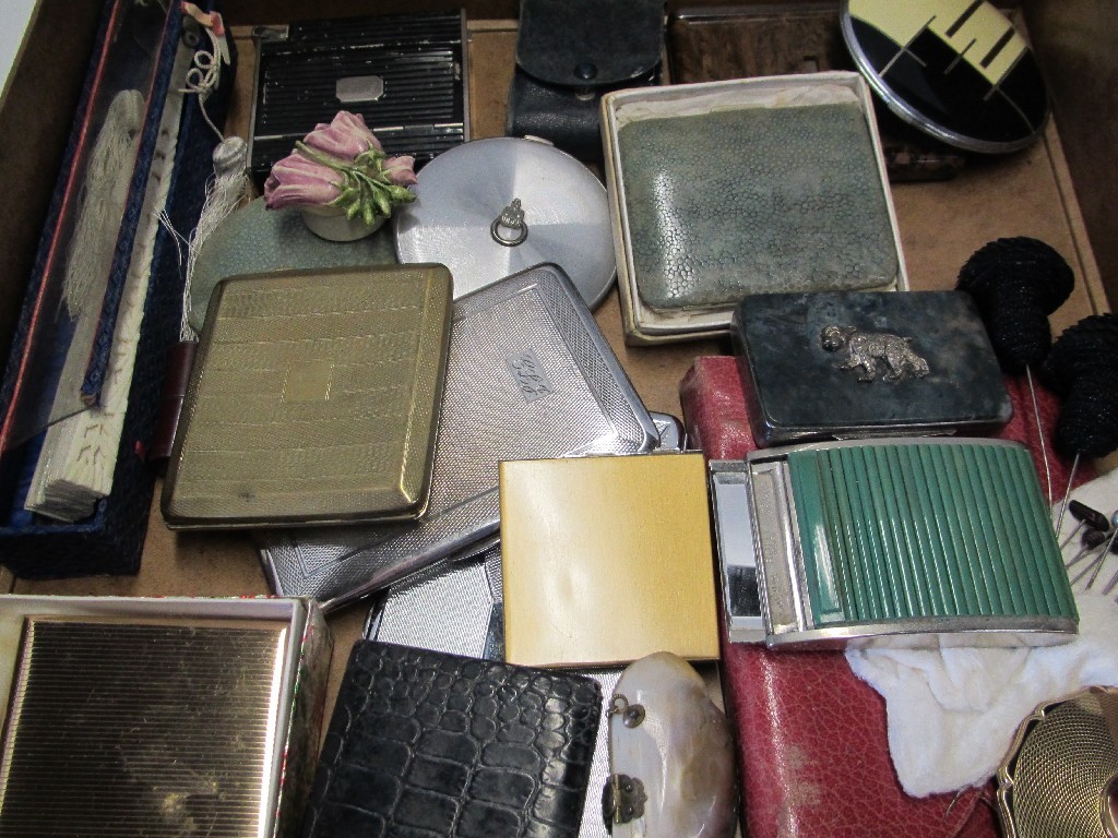 Appraisal: Box of cigarette cases compacts etc