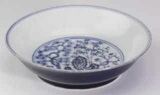 Appraisal: Chinese Ming style 'Three Friends of Winter' bowl Chinese Ming