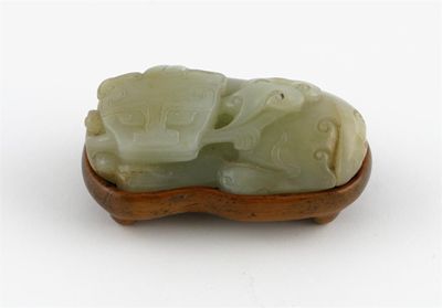 Appraisal: A small Chinese celadon jade carving of a recumbent lion