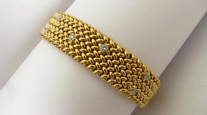 Appraisal: K Yellow Gold Diamond Bracelet with sixteen ct round cut