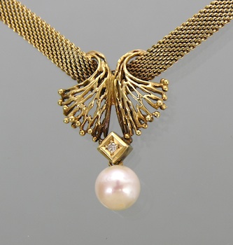 Appraisal: A Ladies' Gold Mesh Necklace with a Pearl Pendant k