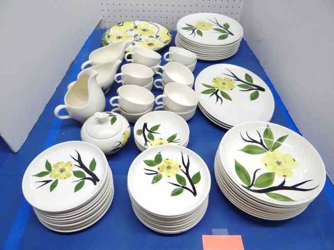 Appraisal: Lot over pcs ''Dixie Dogwood'' china Some damage