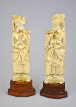 Appraisal: A pair of carved Indian ivory figures male and female