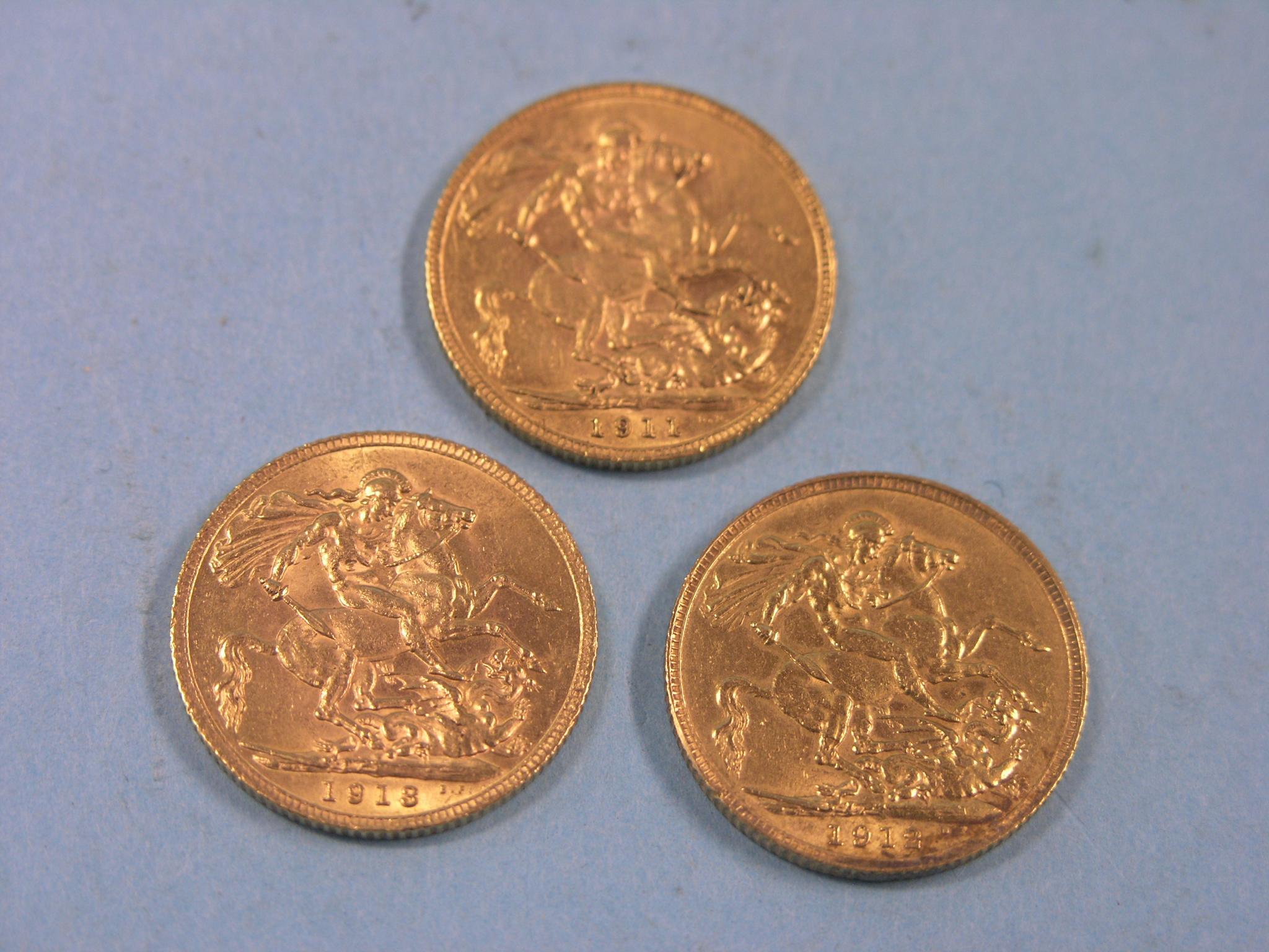 Appraisal: Three Goerge V gold Sovereigns