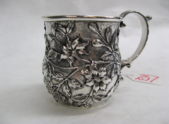 Appraisal: AMERICAN STERLING SILVER CHILD'S CUP c cup with handle having