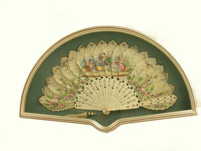 Appraisal: A Jenny Lind type fan c with pierced ivory sticks