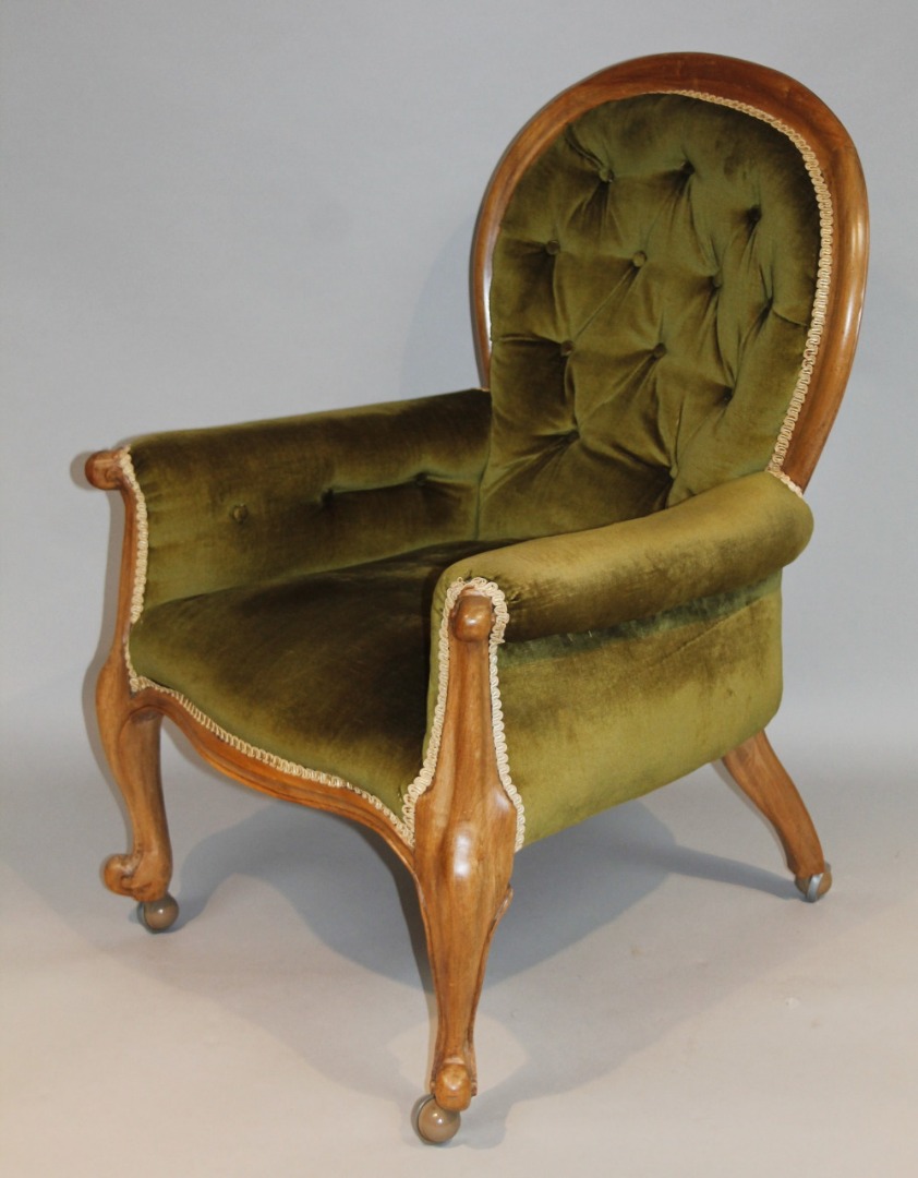 Appraisal: A thC mahogany spoon back occasional chair with overstuffed back