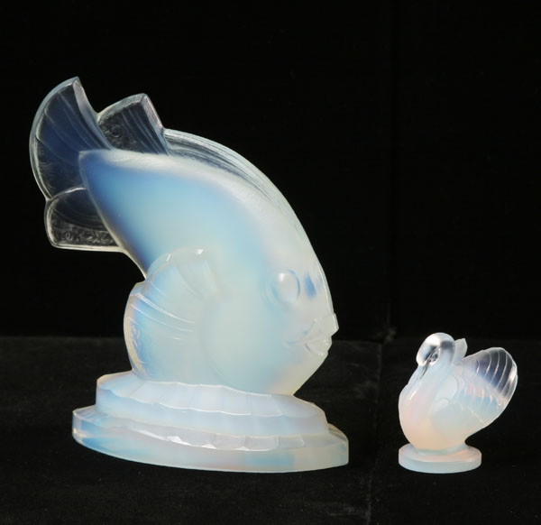 Appraisal: Sabino French opalescent art glass fish and swan figures Fish