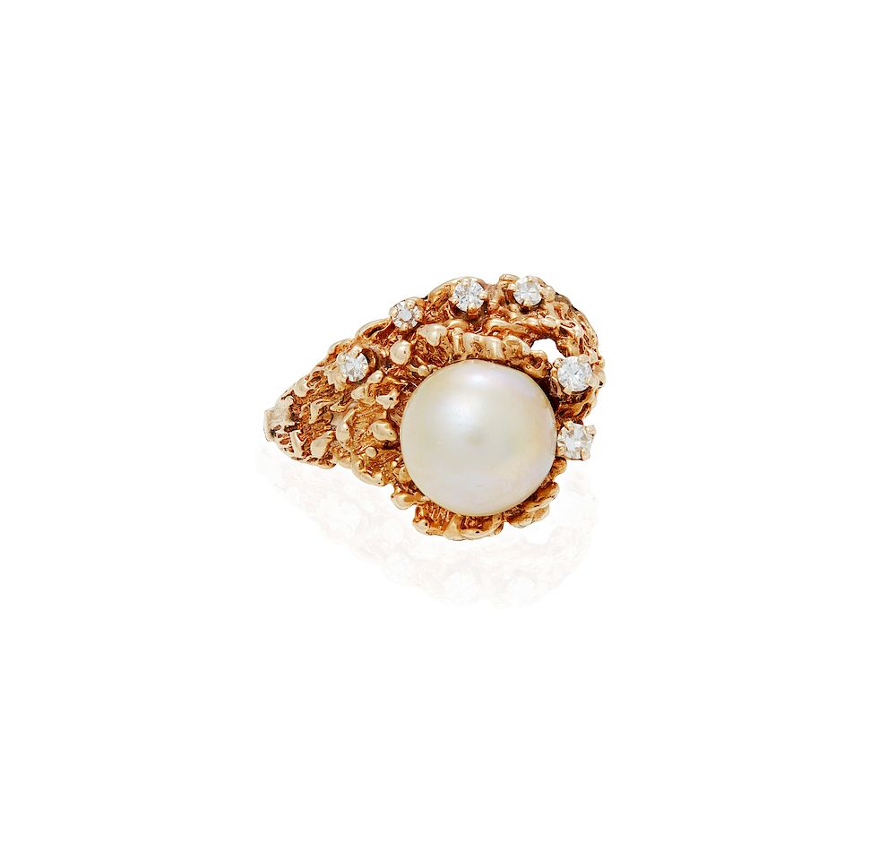 Appraisal: k South Sea Pearl Diamond Ring Lady's k ring with