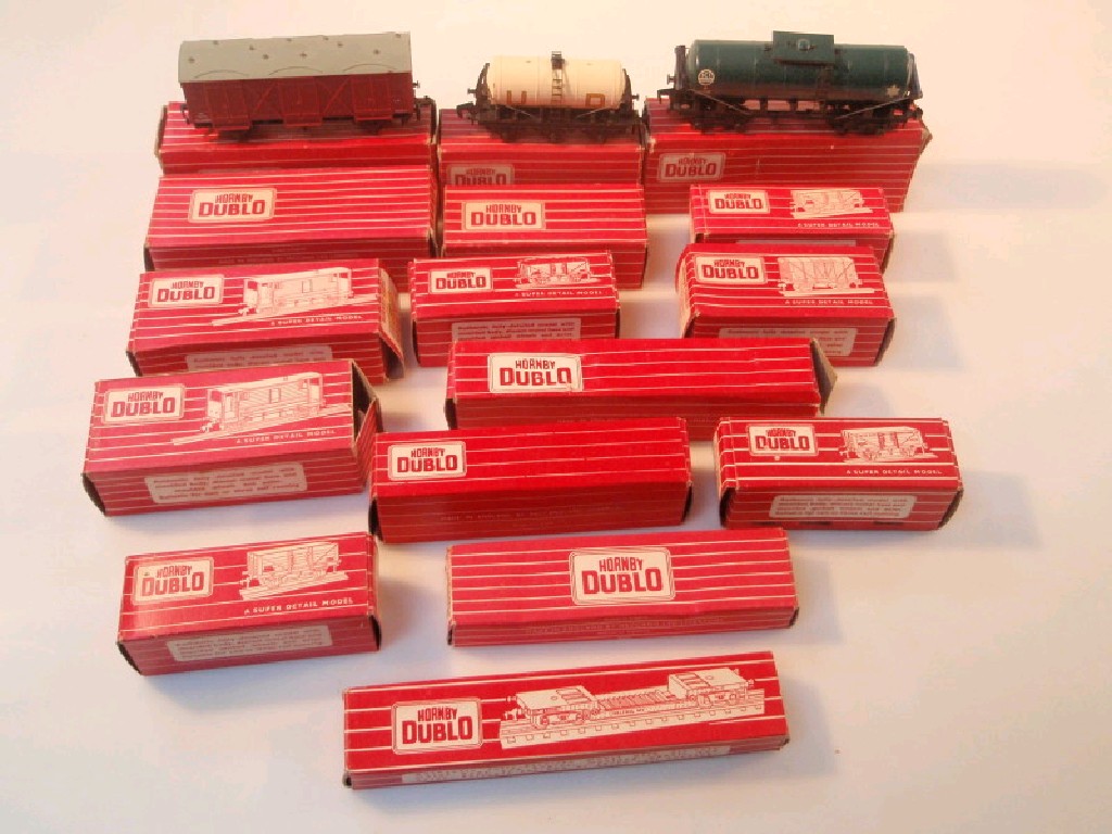 Appraisal: A selection of boxed Hornby OO commercial carriages