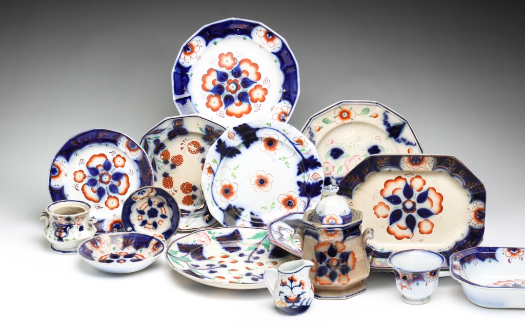 Appraisal: England mid th century Imari style decoration Eight plates -