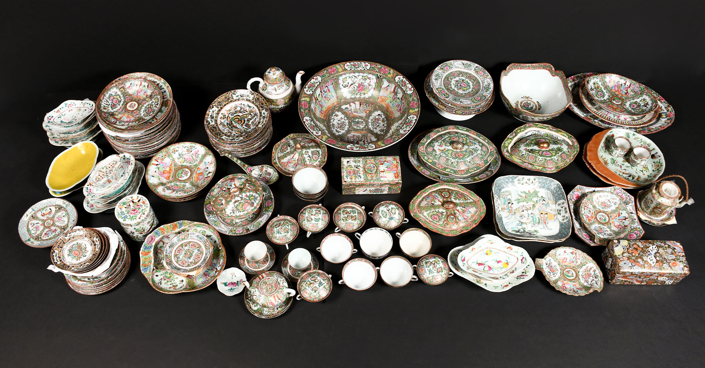 Appraisal: PC CHINESE ROSE MEDALLION PORCELAIN COLLECTION Comprising Covered dishes Tazza