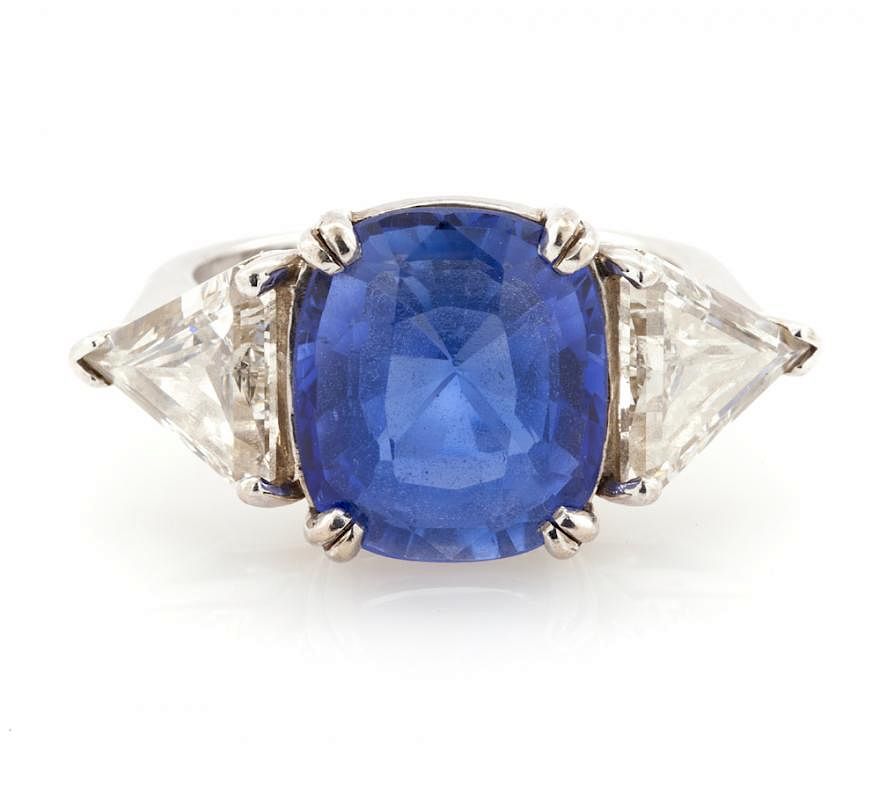 Appraisal: kwg ct Ceylon sapphire and diamond ring Spectacular ct Ceylon