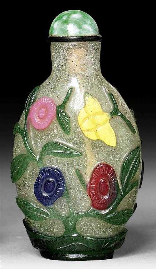 Appraisal: THREE SNUFF BOTTLES China th and th centuries a Ovoid