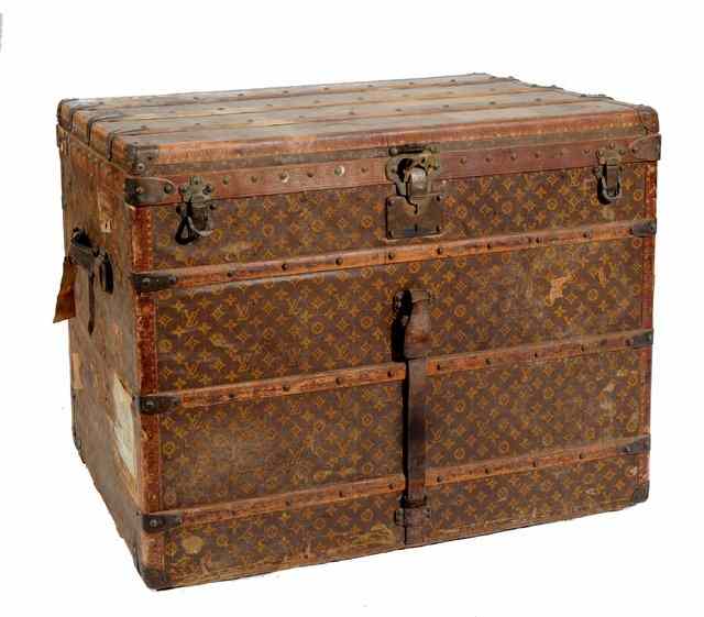 Appraisal: AN EARLY TH CENTURY LOUIS VUITTON TRUNK with leather and