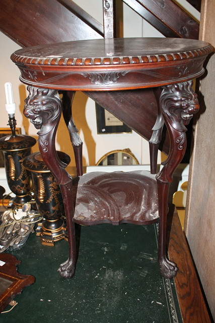 Appraisal: AN EDWARDIAN MAHOGANY CIRCULAR OCCASIONAL TABLE on lion mask and