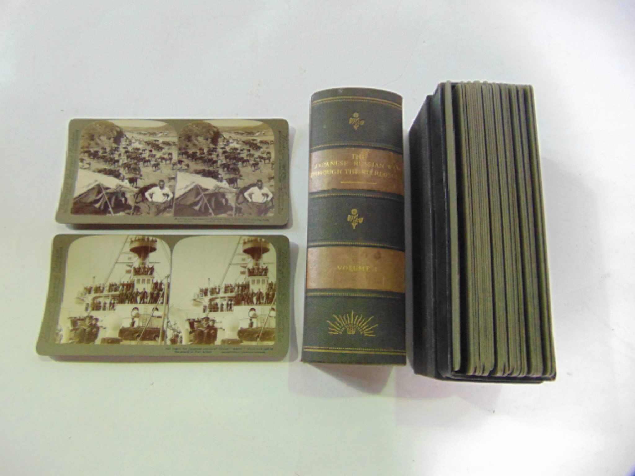 Appraisal: A cased set of thirty American early photographic stereoscopic cards