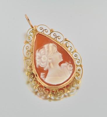 Appraisal: A Ladies' k Gold and Cameo Pendant Brooch k yellow