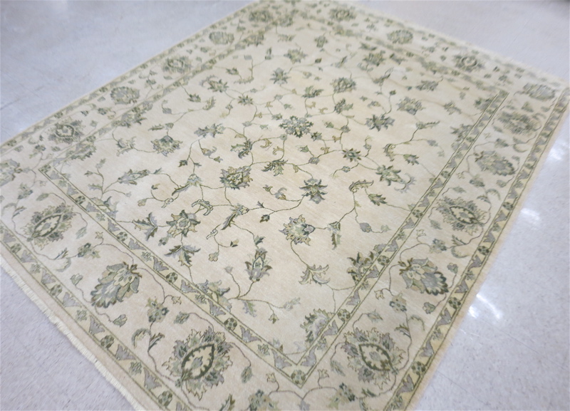 Appraisal: HAND KNOTTED ORIENTAL CARPET Pakistani-Persian overall vine pattern on cream