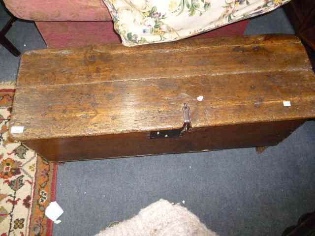 Appraisal: AN ANTIQUE PINE SIX PLANK COFFER with fitted candle box