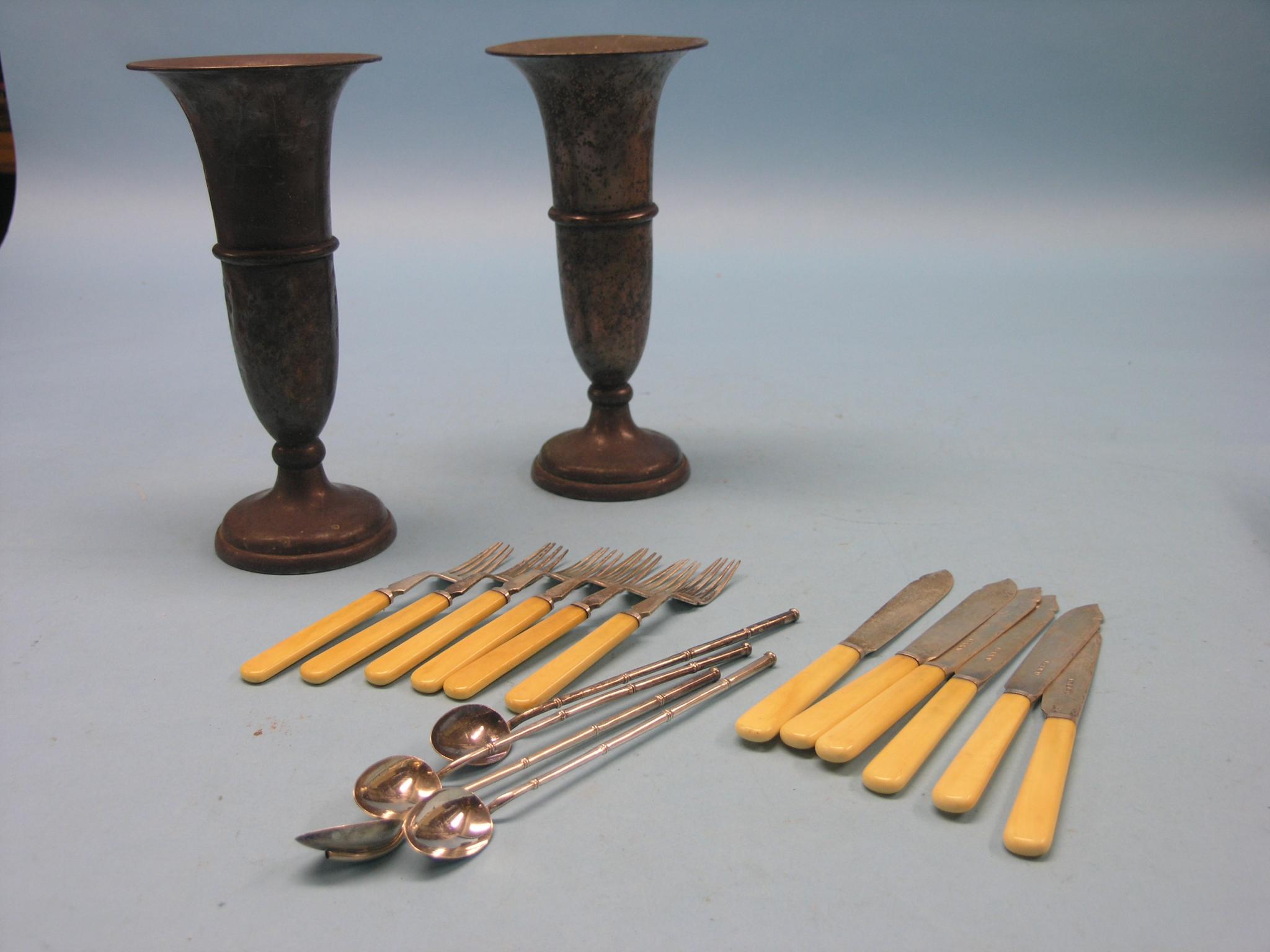 Appraisal: A set of six Viners silver fish-knives and forks Sheffield