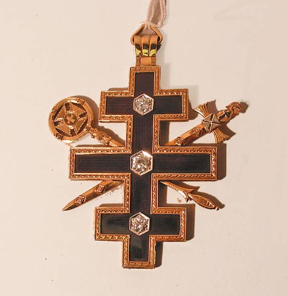 Appraisal: A diamond enamel and fourteen karat gold Knight's Templar pendant