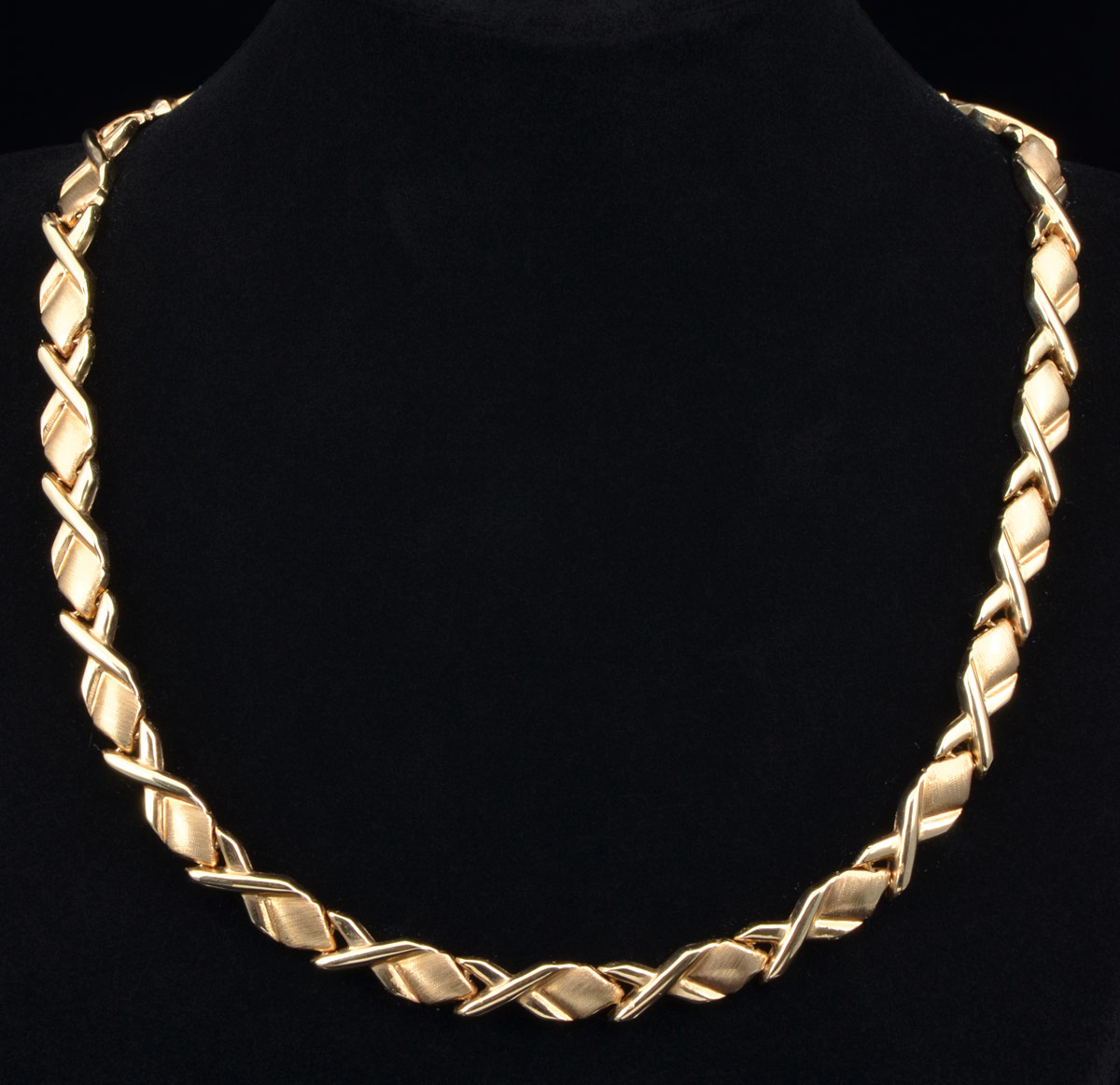 Appraisal: K GOLD NECKLACE Yellow gold X design alternating bright and