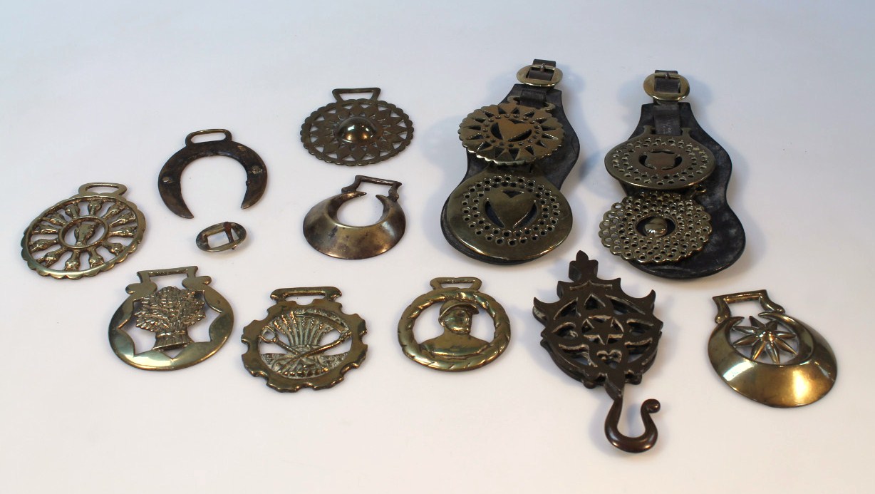 Appraisal: Various early thC and later horse brasses to include one