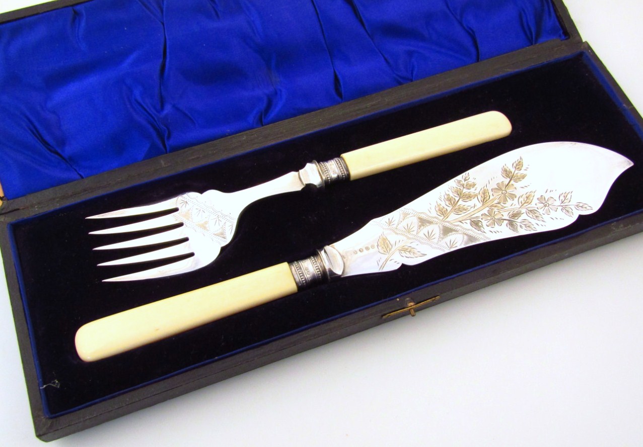 Appraisal: An early thC silver plated set of fish servers with