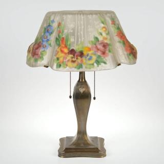 Appraisal: Pairpoint Devonshire puffy shade lamp Circa shade stamped The Pairpoint