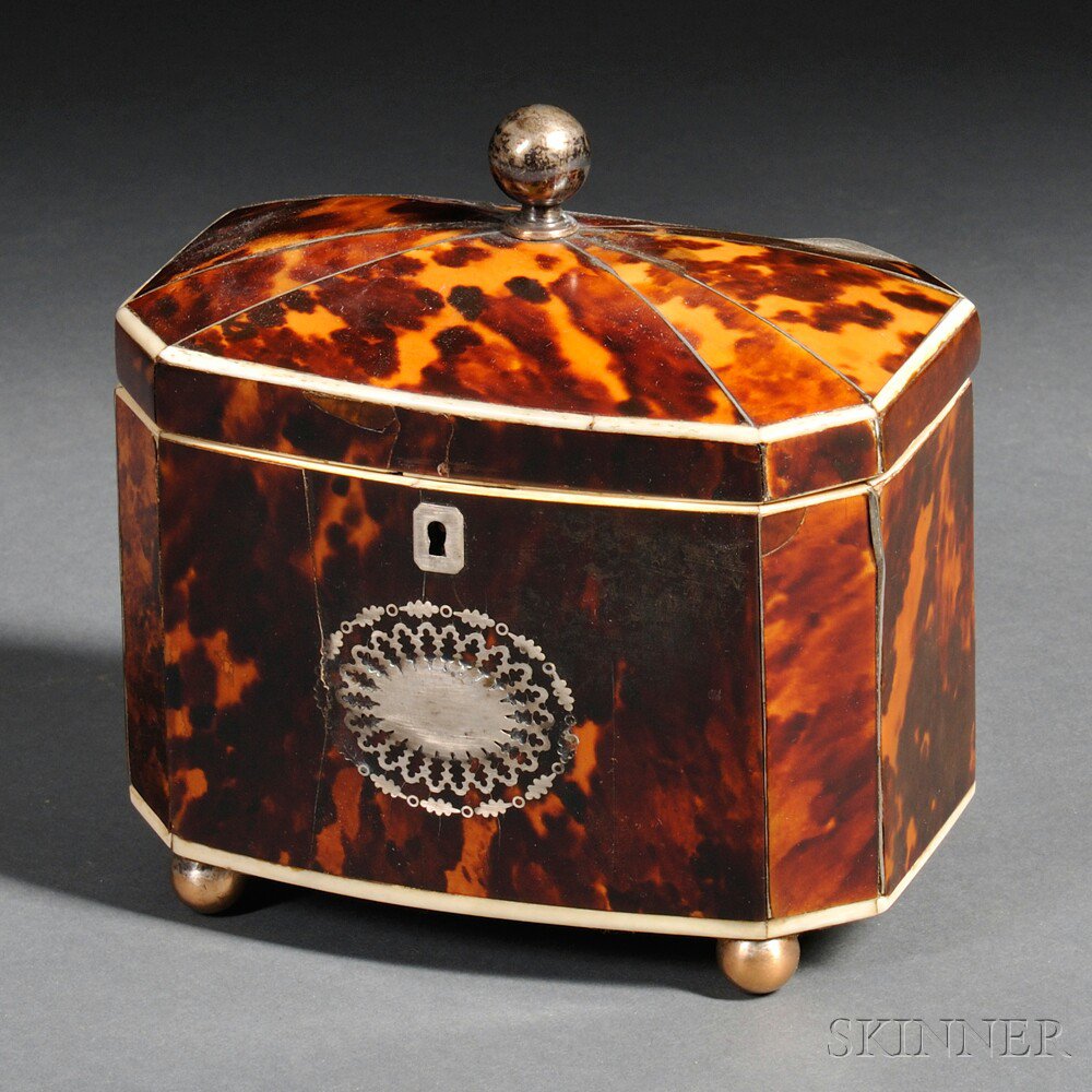 Appraisal: Tortoiseshell Veneer Tea Caddy England c slightly domed lid with