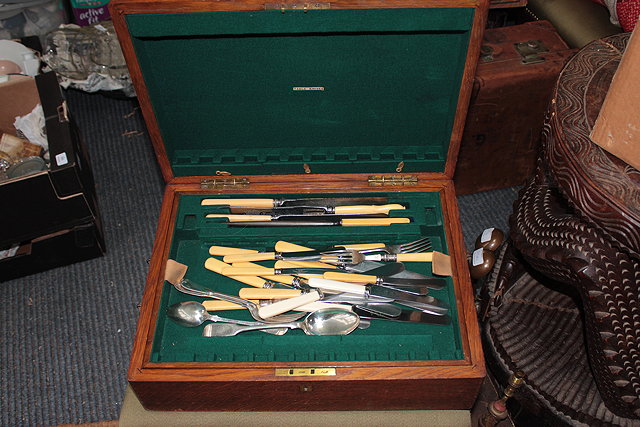 Appraisal: AN OAK CANTEEN CASE and a small quantity of cutlery