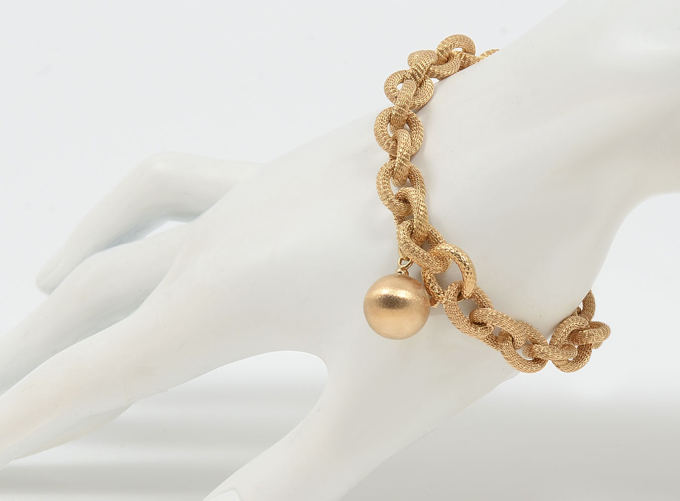 Appraisal: K ITALIAN WIDE LINK BRACELET K Italian yellow gold bracelet