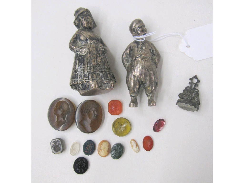 Appraisal: Lot comprising novelty salt and pepper - Dutch boy and