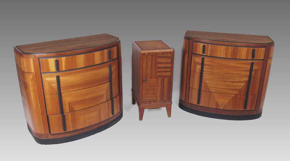 Appraisal: PAIR SAGINAW FURNITURE COMMODES AND STAND For Laurence Emmons Inc