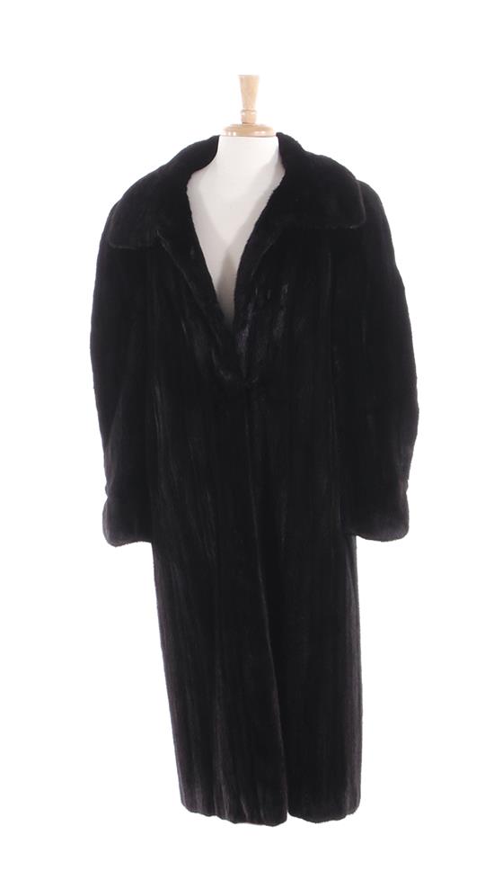 Appraisal: Mink coat J Mandel label approx medium size L shoulder