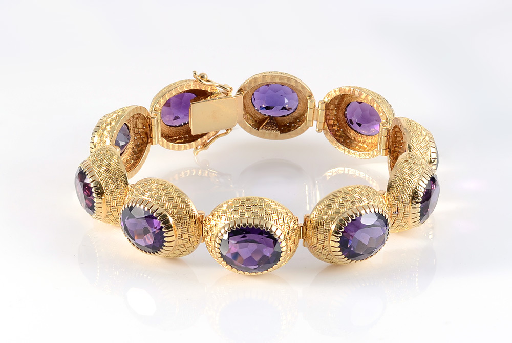 Appraisal: K GOLD CT AMETHYST BRACELET Retro Deco sculptural bracelet of