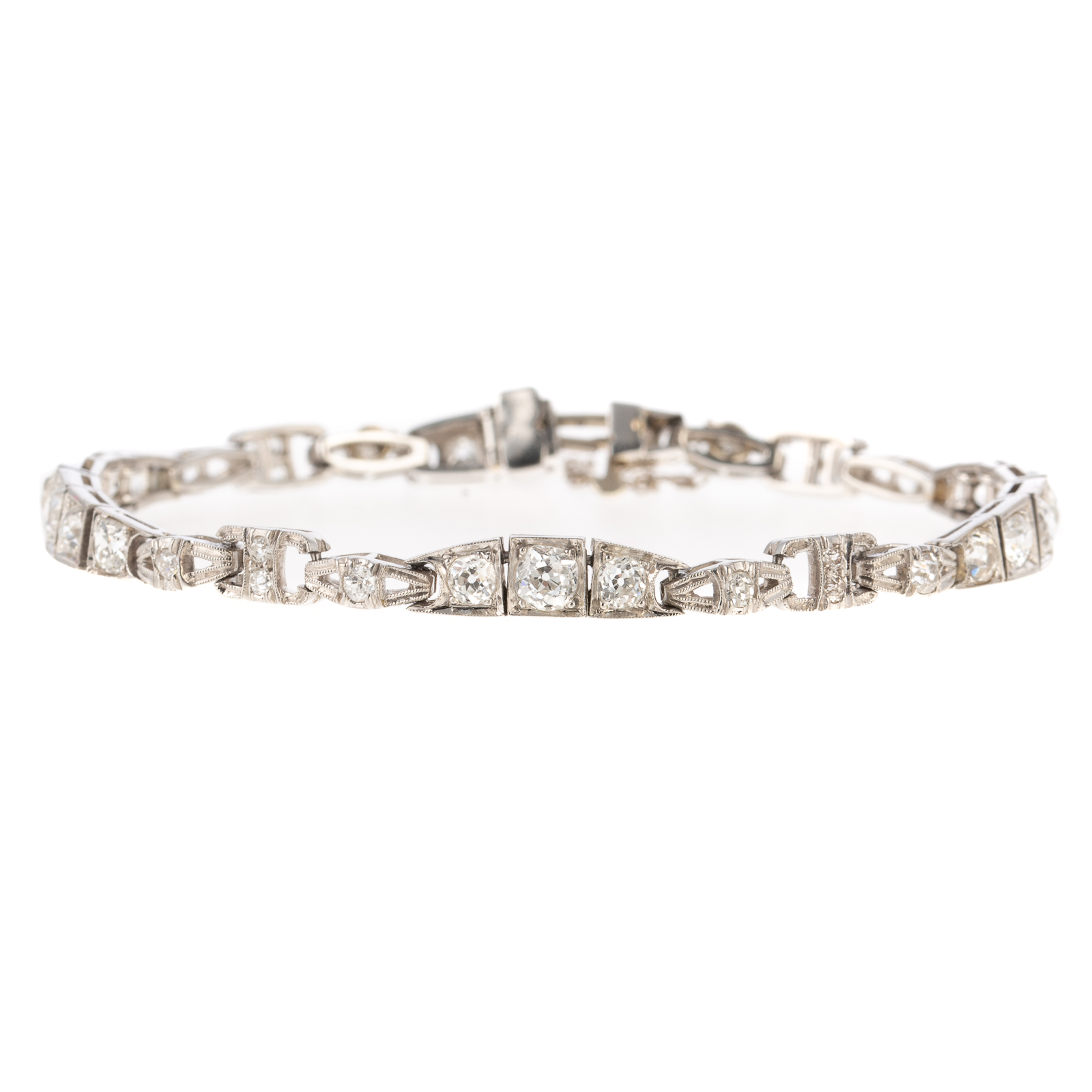 Appraisal: AN ART DECO CTW DIAMOND BRACELET IN PLATINUM c Platinum