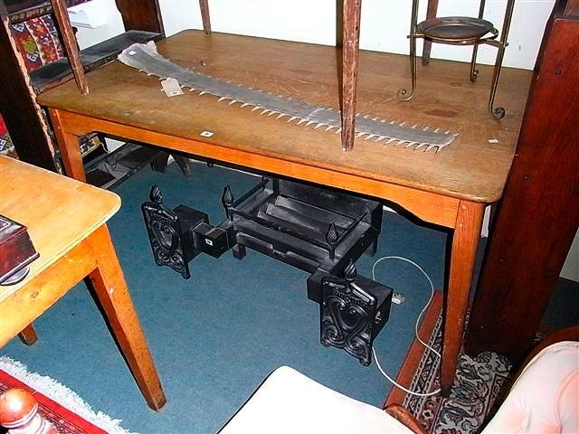 Appraisal: AN ARTS AND CRAFTS STYLE OAK TABLE on tapering legs