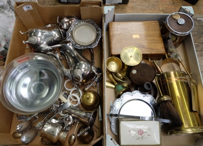 Appraisal: A collection of metalware to include silver plate tea and