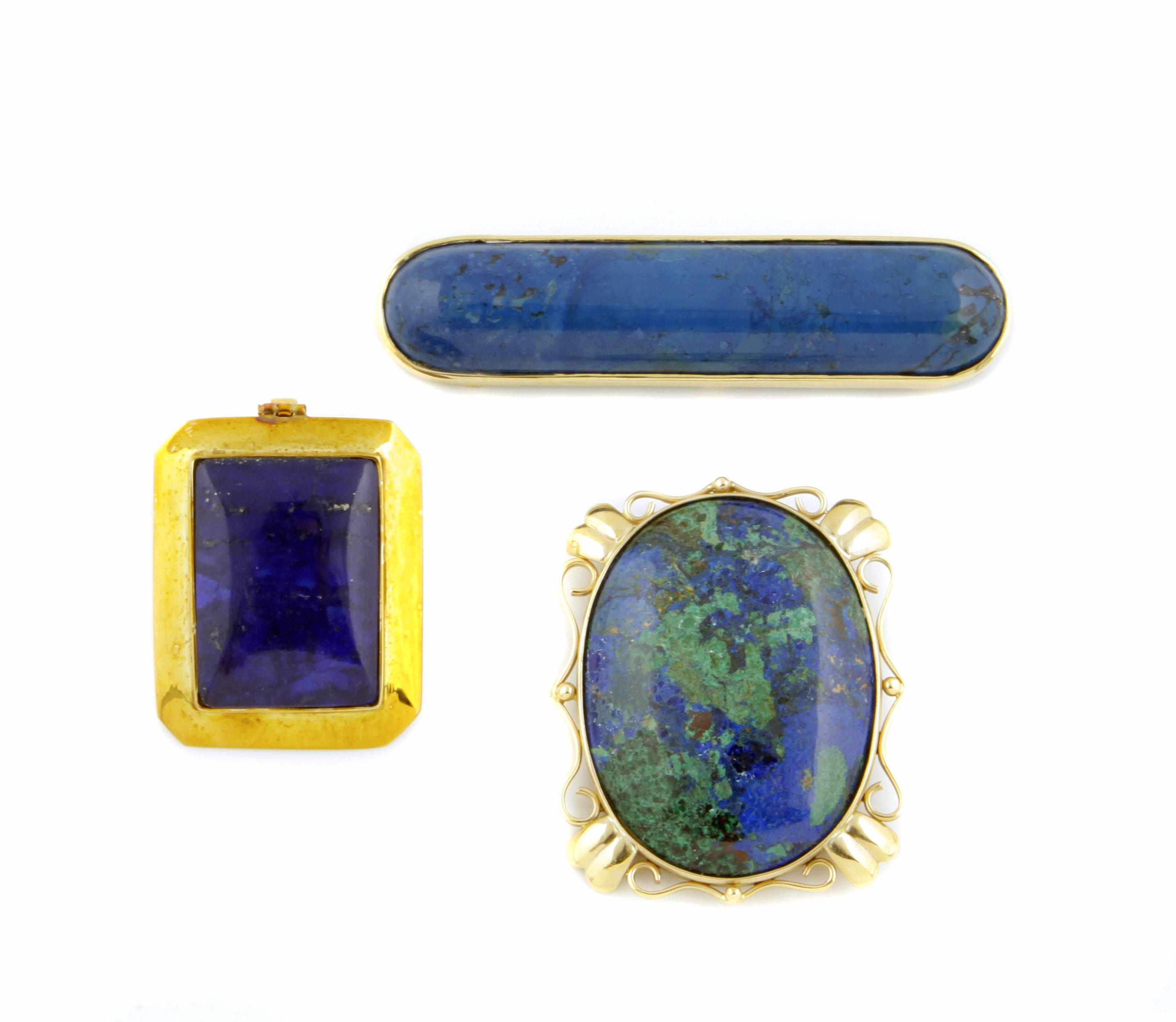 Appraisal: A collection of hardstone and gold jewelry comprising brooches and