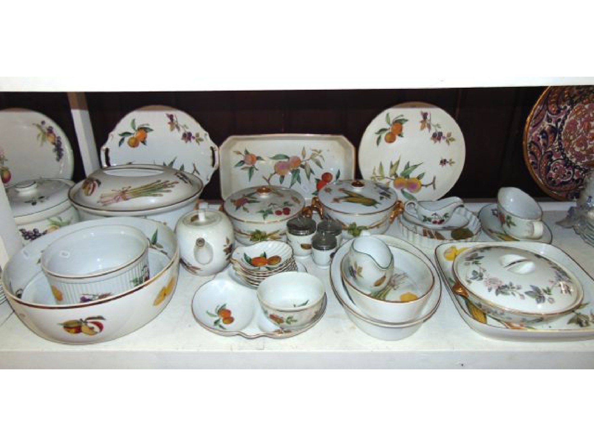 Appraisal: A quantity of Royal Worcester Evesham pattern oven-to-table wares comprising