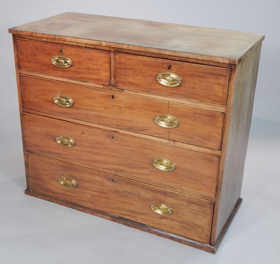 Appraisal: An early thC mahogany chest of drawers with two short